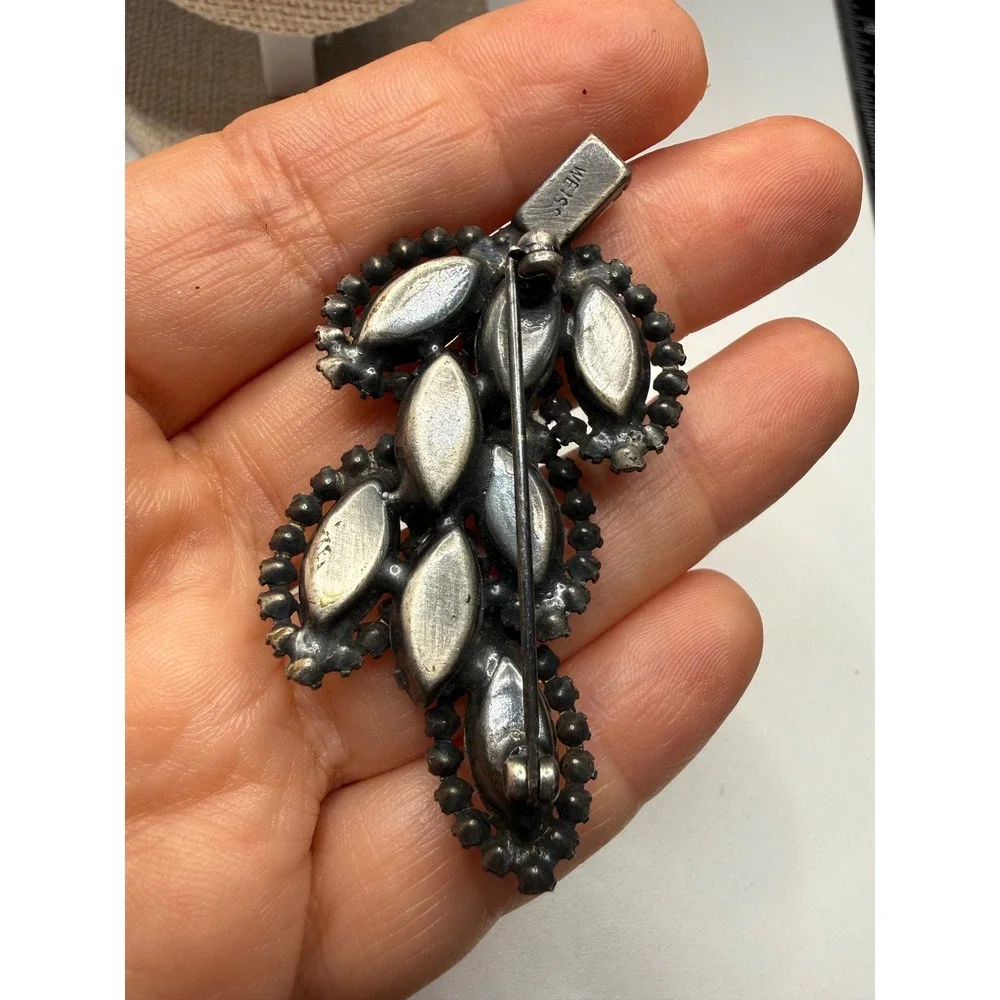Vintage Weiss Clear Rhinestone‎ Leaf Brooch Antiqued Silver Tone Signed Pin 2.5